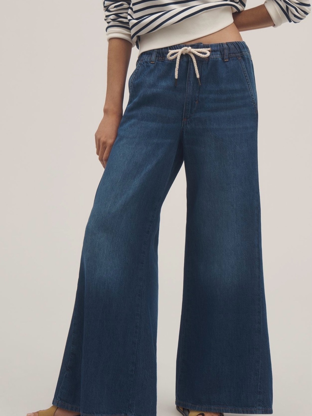 Listing title
Pilcro Anthropologie Wide Leg Drawstring Jeans Size S Blue Denim